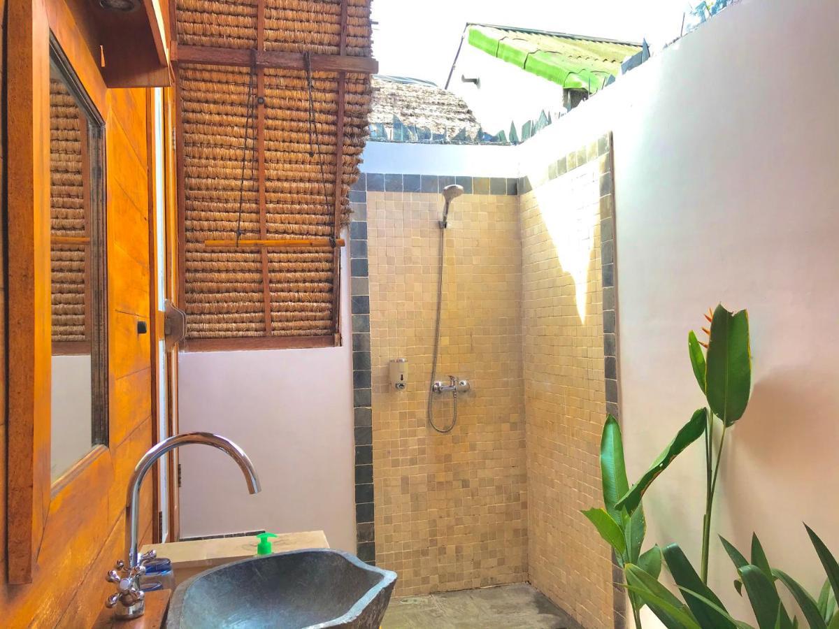 Cotton Tree Cottages Gili Trawangan Exteriör bild